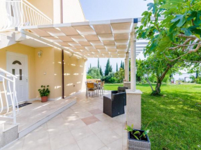 Color Apartments - Comfort One Bedroom Apartment with Terrace and Partial Sea View Yellow